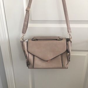 Lulu’s beige purse